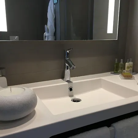 Hilton Garden Centre Hotel 4*