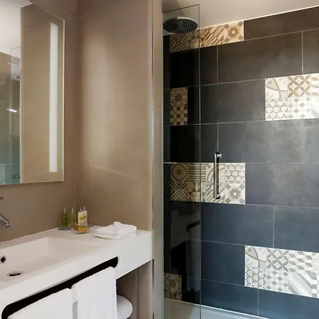 Hilton Garden Centre Hotel 4*