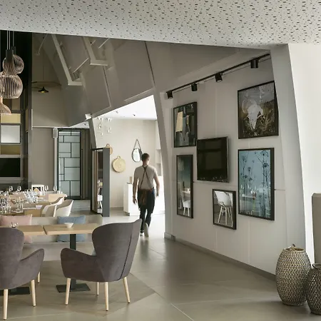 Hilton Garden Centre Hotel 4*