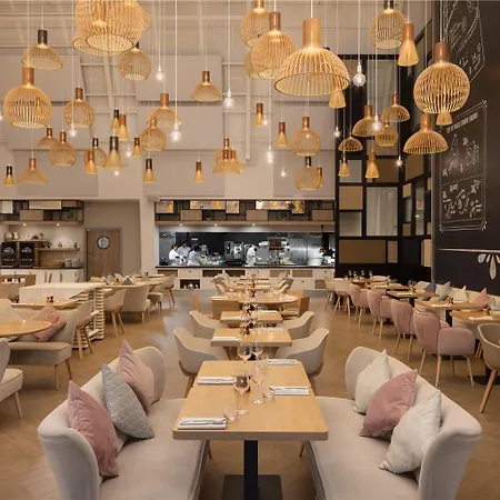 Hilton Garden Centre Hotel 4*