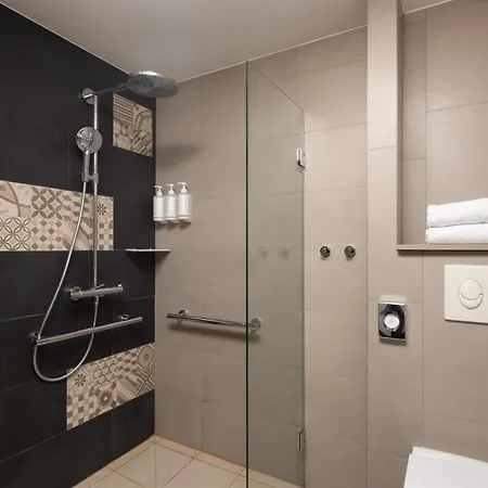 Hilton Garden Centre Hotel 4*