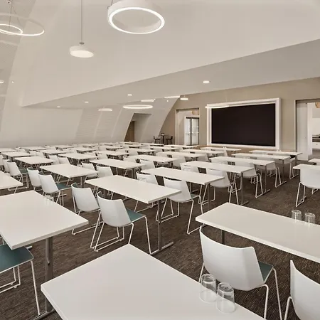 Hilton Garden Centre Hotel