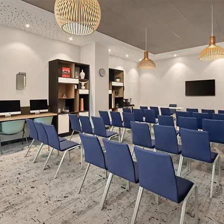 Hilton Garden Centre Hotel 4*