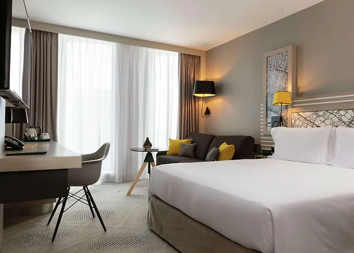 Hilton Garden Centre Hotel