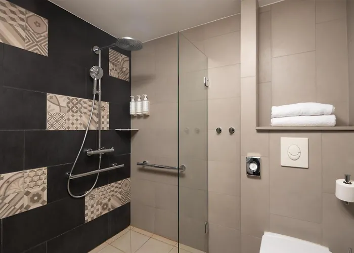 Hilton Garden Centre Hotel 4*