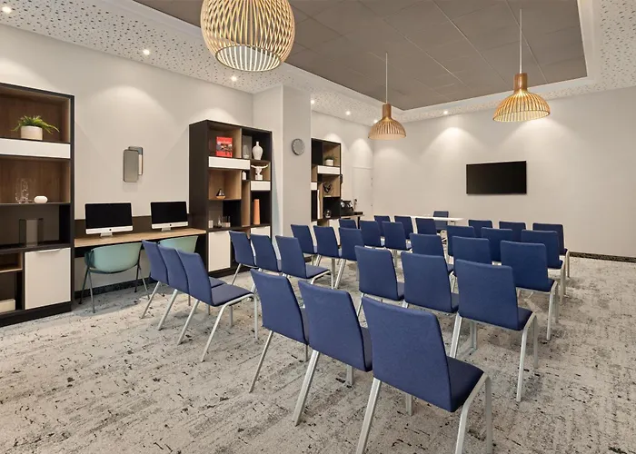 Hilton Garden Centre Hotel 4*