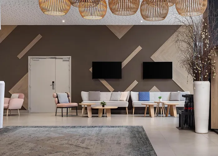 Hilton Garden Centre Hotel