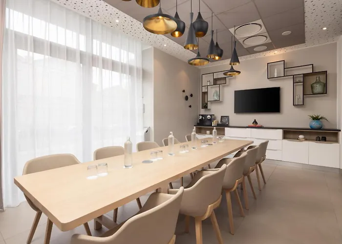 Hilton Garden Centre 4*