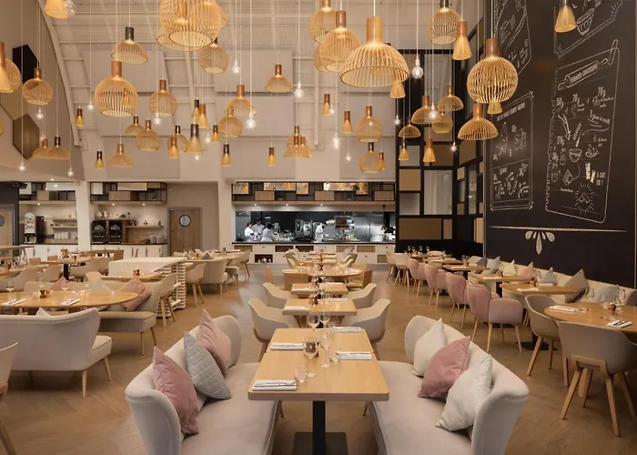 Hilton Garden Centre Hotell